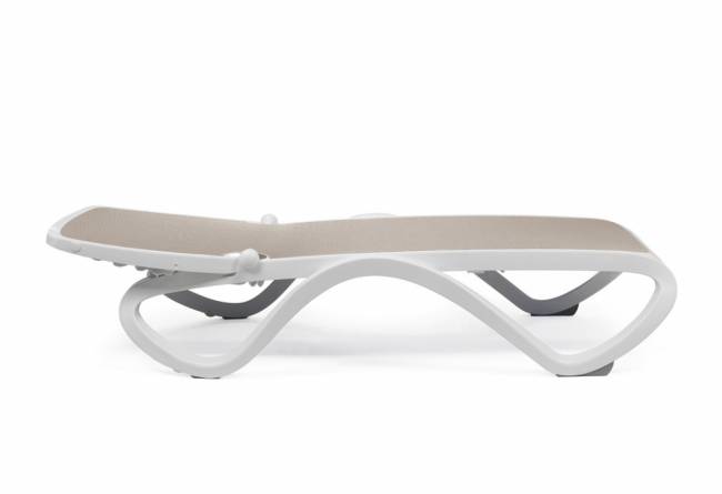 Шезлонг-лежак пластиковый Omega белый, тортора 1700-1945х690х910 мм