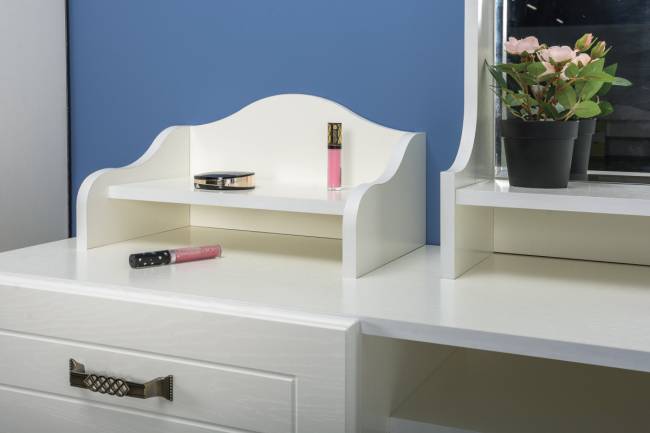 Стол туалетный с пуфом, с зеркалом и настольной полкой Ливерпуль цвет ясень ваниль/белый