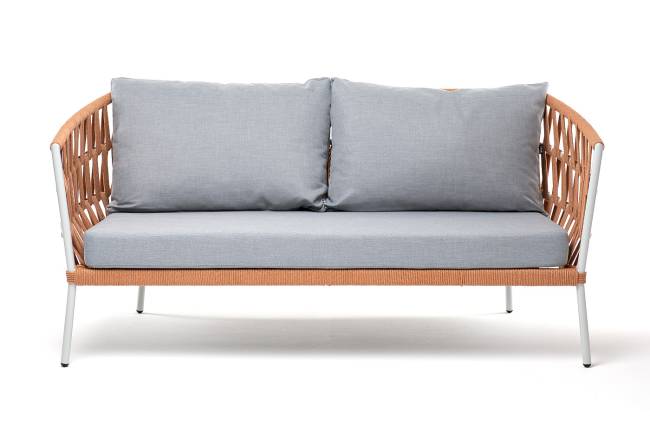 "Диего" диван 2-местный плетеный из роупа, каркас алюминий светло-серый (RAL7035) муар, роуп оранжевый меланж круглый, ткань светло-серая "Диего" диван 2-местный плетеный из роупа, каркас алюминий светло-серый (RAL7035) муар, роуп оранжевый меланж круглый, ткань светло-серая