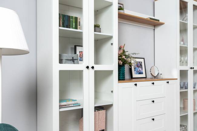 Шкаф-витрина 2-х дверный Остин 16.394.02 цвет белый шагрень/дуб крафт золотой