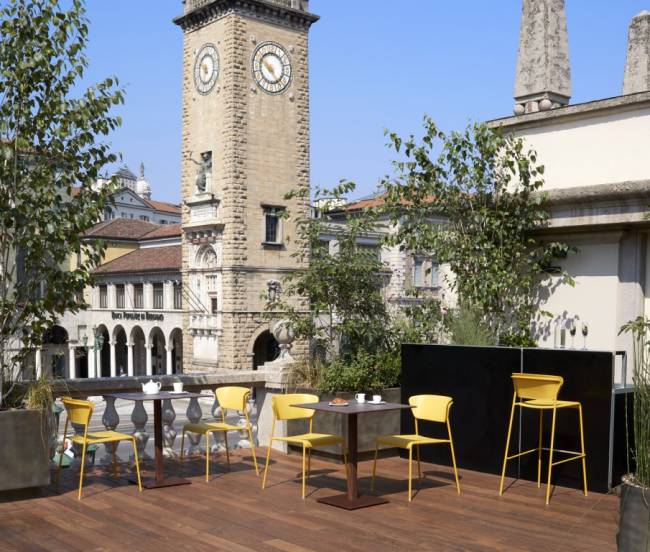 Стул полубарный пластиковый Lisa Technopolymer горчичный 520х500х880 мм