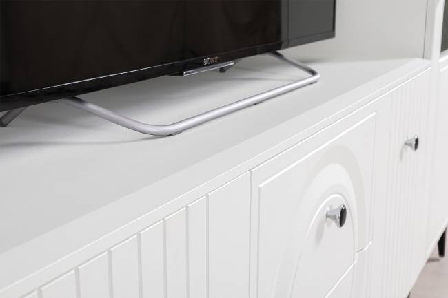 Тумба для ТВ с двумя навесными полкой Валенсия цвет белый шагрень