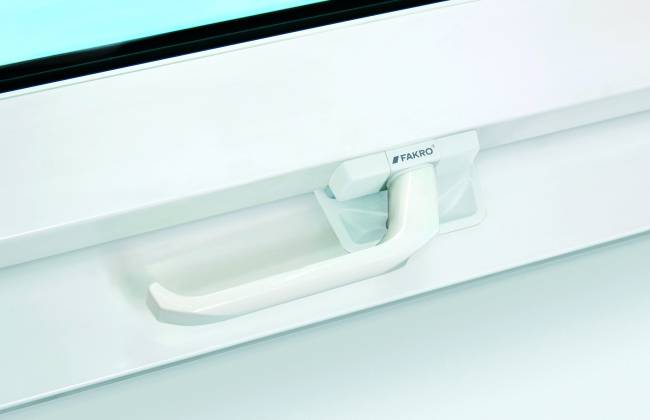 Пластиковое мансардное окно PTP-V U3, однокамерное Пластиковое мансардное окно PTP-V U3, однокамерное