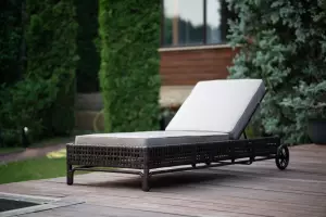 Лежак-шезлонг из искусственного ротанга КОРСИКА, коричневый, серый Лежак-шезлонг из искусственного ротанга КОРСИКА, коричневый, серый