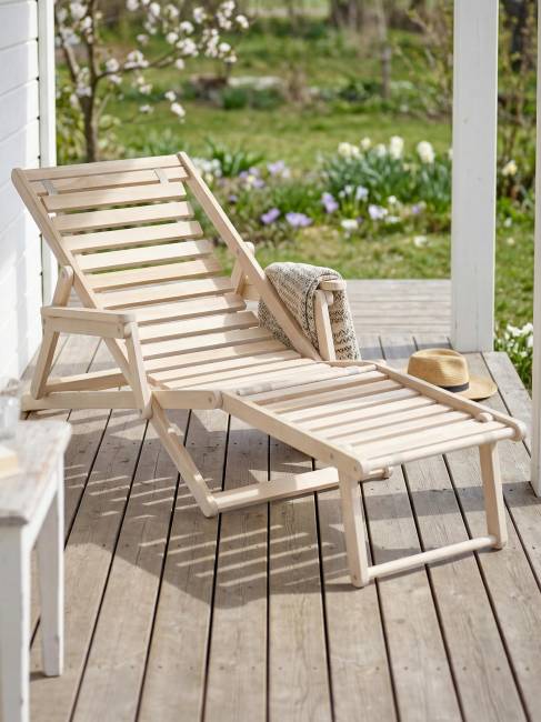 Шезлонг с подлокотниками